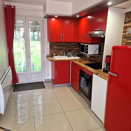 02 - Tres Joli 2 Pieces Avec 3 Lits Pouvant Accueillir Jusqu'A 5 Personnes, Situe Au Rdc Avec Entree Independante, Une Place De Parking Reservee Devant L'Entree Et Terrasse Sur L'Arriere Donnant Sur Parc Arbore, Tout Le Linge De Maison Est Fourni Razac-sur-lʼIsle Eksteriør billede