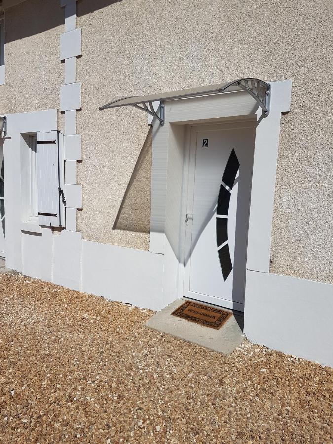 02 - Tres Joli 2 Pieces Avec 3 Lits Pouvant Accueillir Jusqu'A 5 Personnes, Situe Au Rdc Avec Entree Independante, Une Place De Parking Reservee Devant L'Entree Et Terrasse Sur L'Arriere Donnant Sur Parc Arbore, Tout Le Linge De Maison Est Fourni Razac-sur-lʼIsle Eksteriør billede