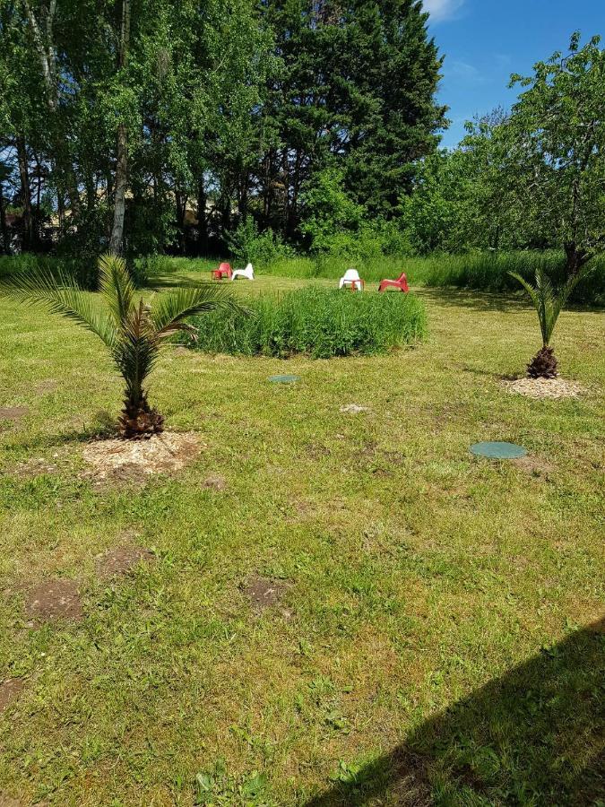 02 - Tres Joli 2 Pieces Avec 3 Lits Pouvant Accueillir Jusqu'A 5 Personnes, Situe Au Rdc Avec Entree Independante, Une Place De Parking Reservee Devant L'Entree Et Terrasse Sur L'Arriere Donnant Sur Parc Arbore, Tout Le Linge De Maison Est Fourni Razac-sur-lʼIsle Eksteriør billede