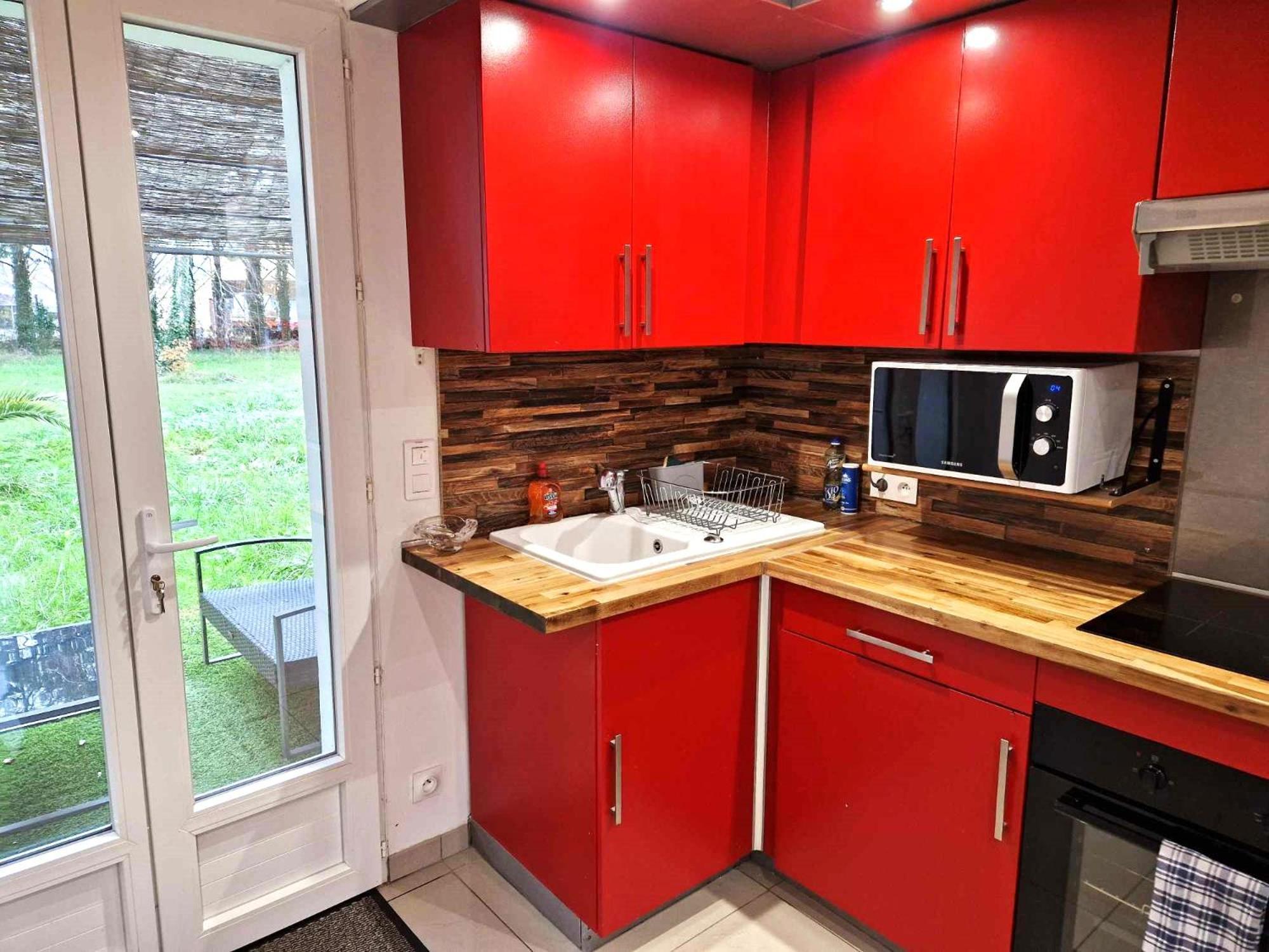 02 - Tres Joli 2 Pieces Avec 3 Lits Pouvant Accueillir Jusqu'A 5 Personnes, Situe Au Rdc Avec Entree Independante, Une Place De Parking Reservee Devant L'Entree Et Terrasse Sur L'Arriere Donnant Sur Parc Arbore, Tout Le Linge De Maison Est Fourni Razac-sur-lʼIsle Eksteriør billede