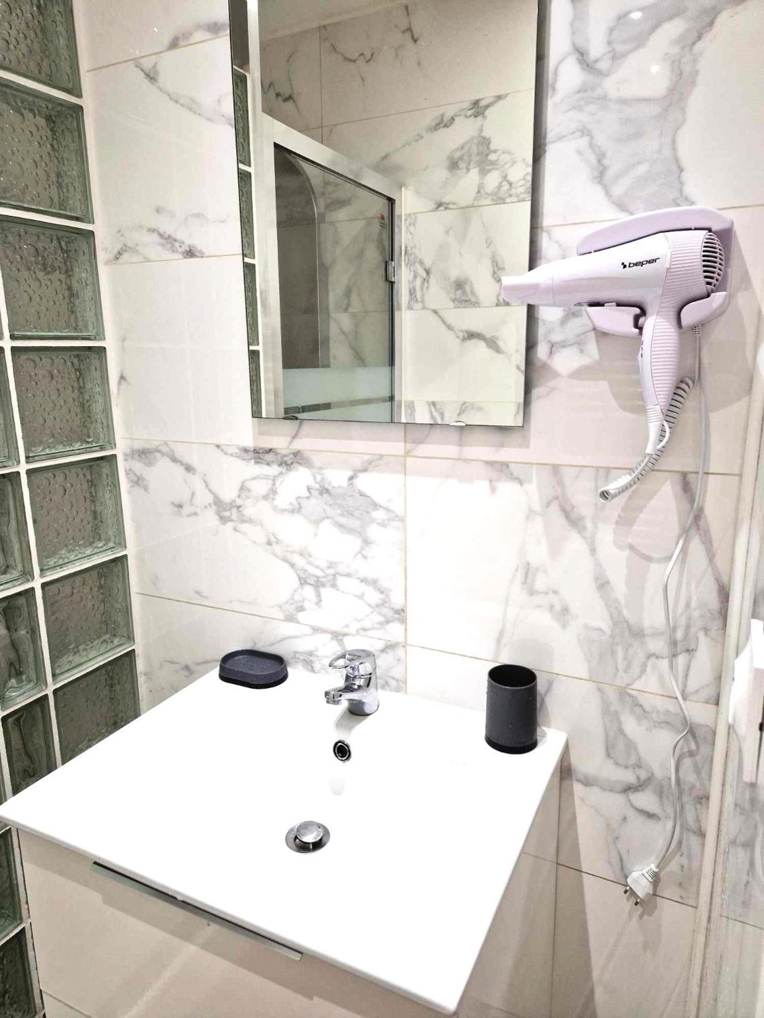 02 - Tres Joli 2 Pieces Avec 3 Lits Pouvant Accueillir Jusqu'A 5 Personnes, Situe Au Rdc Avec Entree Independante, Une Place De Parking Reservee Devant L'Entree Et Terrasse Sur L'Arriere Donnant Sur Parc Arbore, Tout Le Linge De Maison Est Fourni Razac-sur-lʼIsle Eksteriør billede