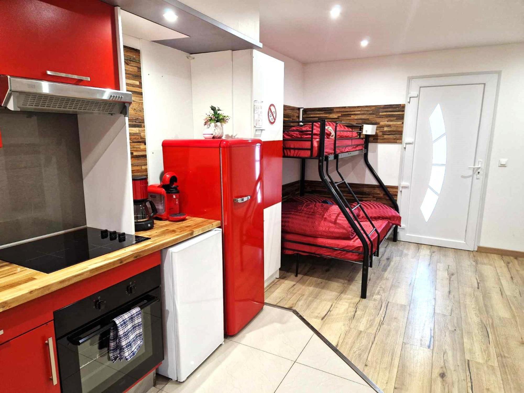 02 - Tres Joli 2 Pieces Avec 3 Lits Pouvant Accueillir Jusqu'A 5 Personnes, Situe Au Rdc Avec Entree Independante, Une Place De Parking Reservee Devant L'Entree Et Terrasse Sur L'Arriere Donnant Sur Parc Arbore, Tout Le Linge De Maison Est Fourni Razac-sur-lʼIsle Eksteriør billede