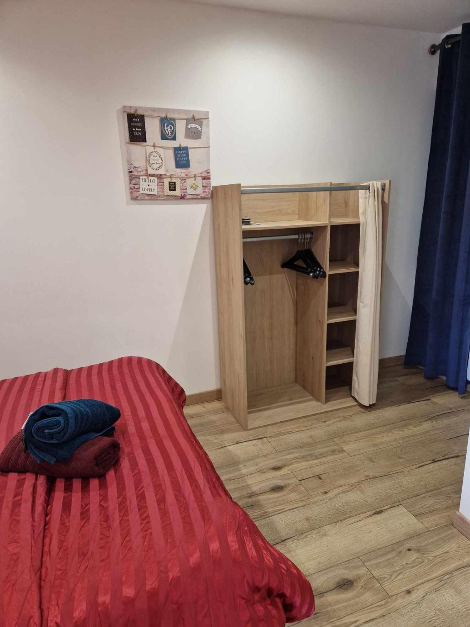 02 - Tres Joli 2 Pieces Avec 3 Lits Pouvant Accueillir Jusqu'A 5 Personnes, Situe Au Rdc Avec Entree Independante, Une Place De Parking Reservee Devant L'Entree Et Terrasse Sur L'Arriere Donnant Sur Parc Arbore, Tout Le Linge De Maison Est Fourni Razac-sur-lʼIsle Eksteriør billede