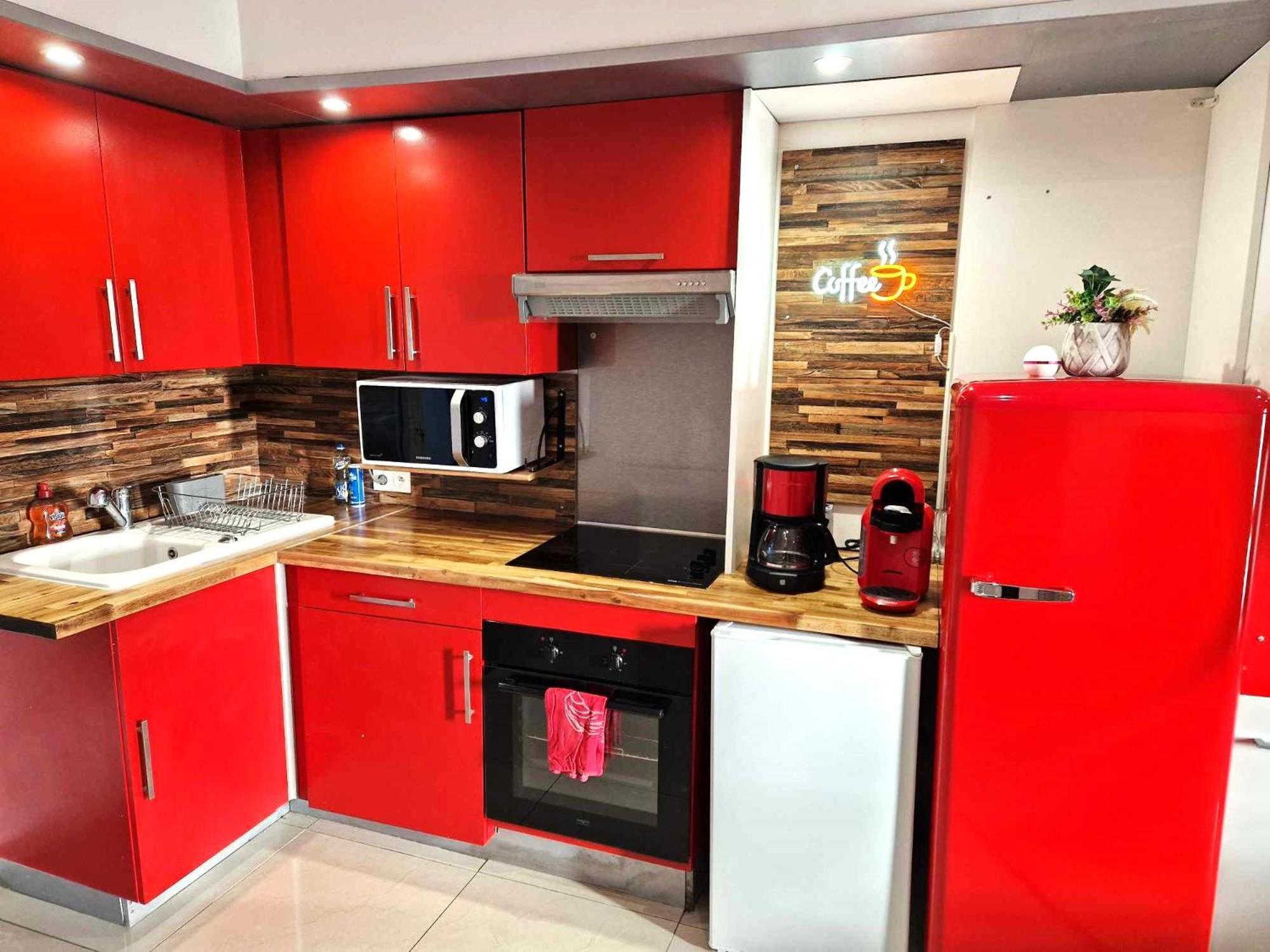 02 - Tres Joli 2 Pieces Avec 3 Lits Pouvant Accueillir Jusqu'A 5 Personnes, Situe Au Rdc Avec Entree Independante, Une Place De Parking Reservee Devant L'Entree Et Terrasse Sur L'Arriere Donnant Sur Parc Arbore, Tout Le Linge De Maison Est Fourni Razac-sur-lʼIsle Eksteriør billede