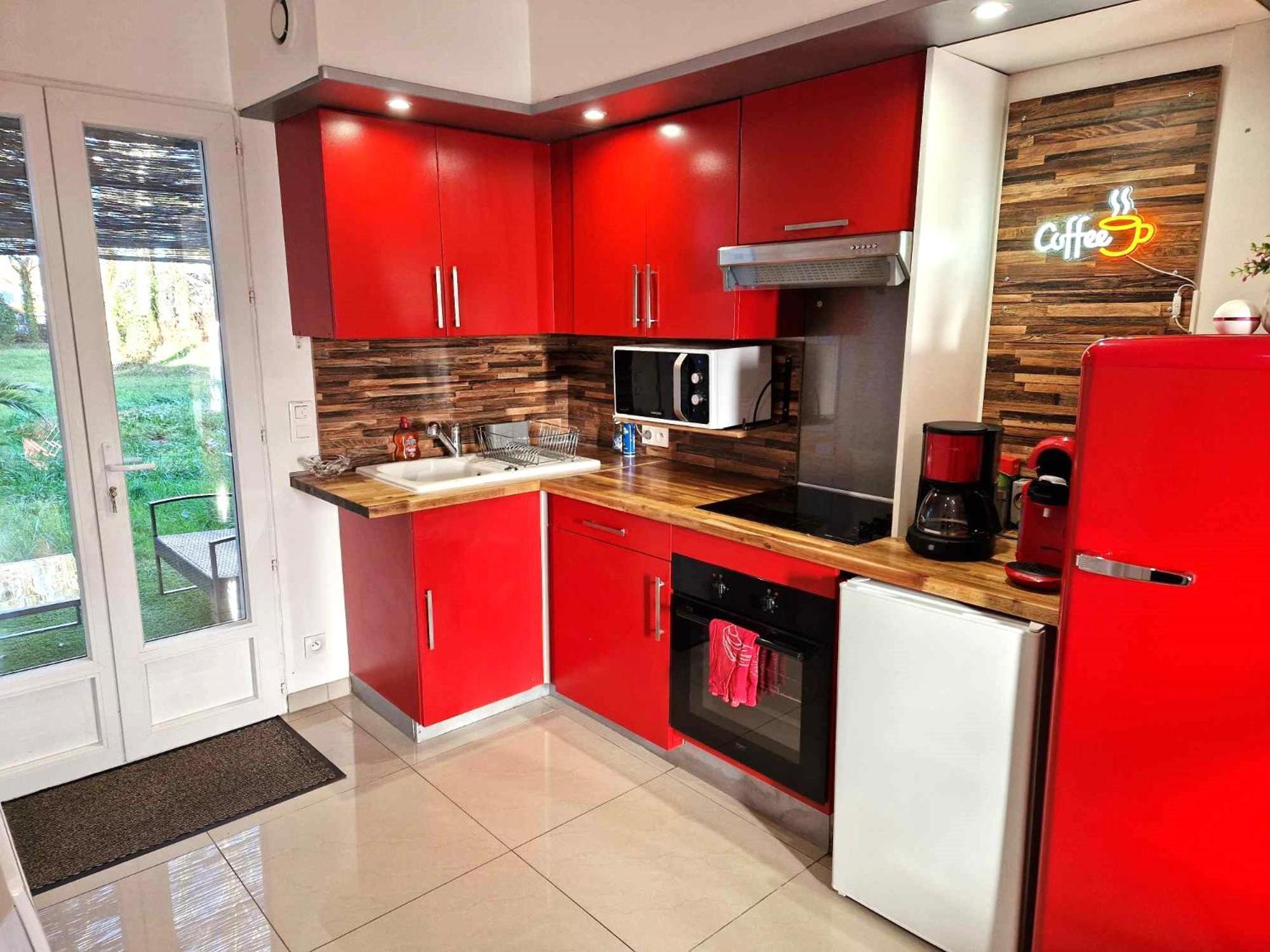 02 - Tres Joli 2 Pieces Avec 3 Lits Pouvant Accueillir Jusqu'A 5 Personnes, Situe Au Rdc Avec Entree Independante, Une Place De Parking Reservee Devant L'Entree Et Terrasse Sur L'Arriere Donnant Sur Parc Arbore, Tout Le Linge De Maison Est Fourni Razac-sur-lʼIsle Eksteriør billede