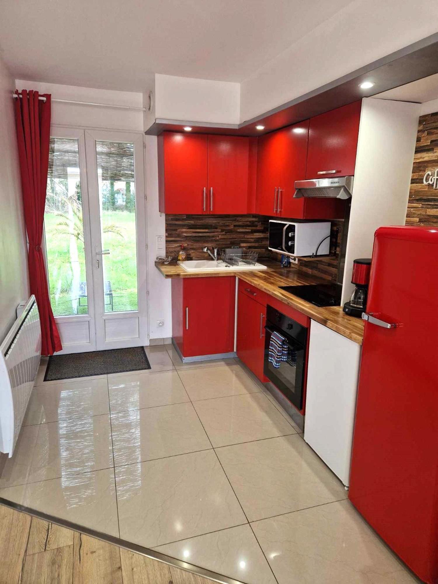 02 - Tres Joli 2 Pieces Avec 3 Lits Pouvant Accueillir Jusqu'A 5 Personnes, Situe Au Rdc Avec Entree Independante, Une Place De Parking Reservee Devant L'Entree Et Terrasse Sur L'Arriere Donnant Sur Parc Arbore, Tout Le Linge De Maison Est Fourni Razac-sur-lʼIsle Eksteriør billede